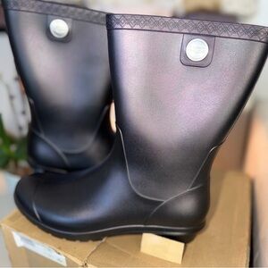 New in box UGG Sienna Women's Metallic Black Winter Boots (authentic)